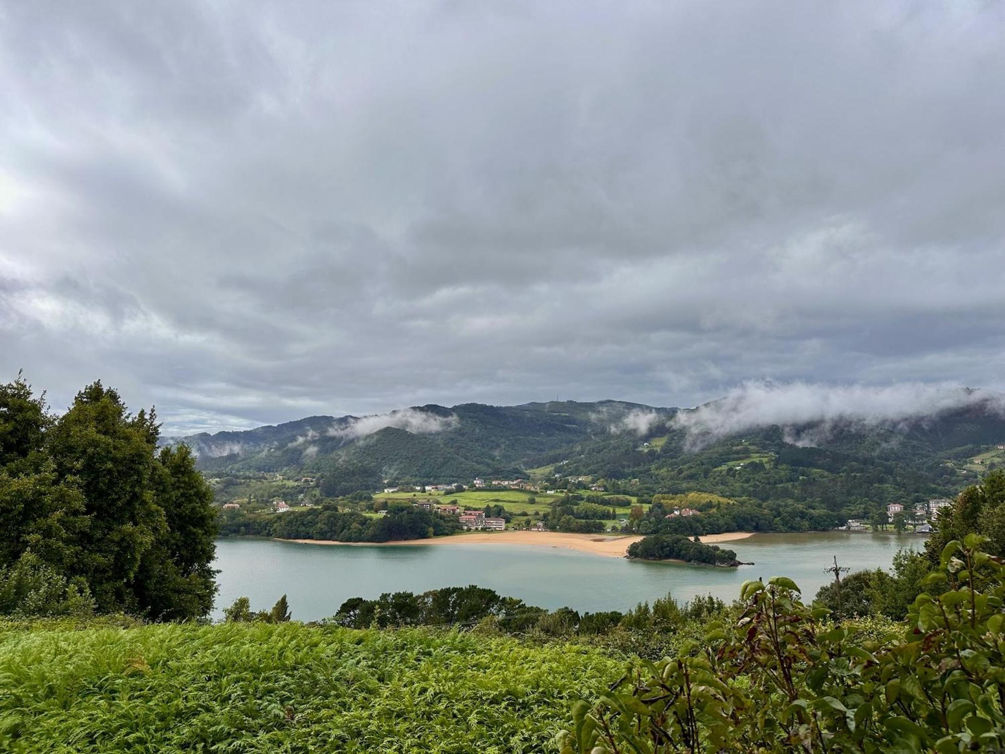 Kanala, Estupendas Vistas Al Urdaibai Canala Luaran gambar